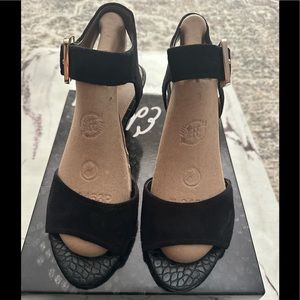 Sam Edelman Shirley Black Suede Wedge Sandals size 9